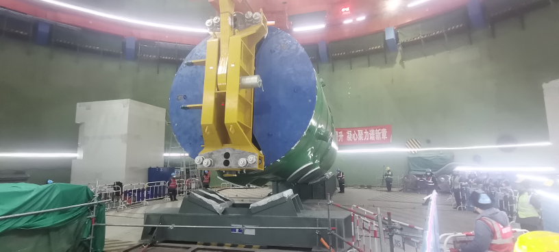 徐大堡核电站3号机组压力容器顺利吊装就位