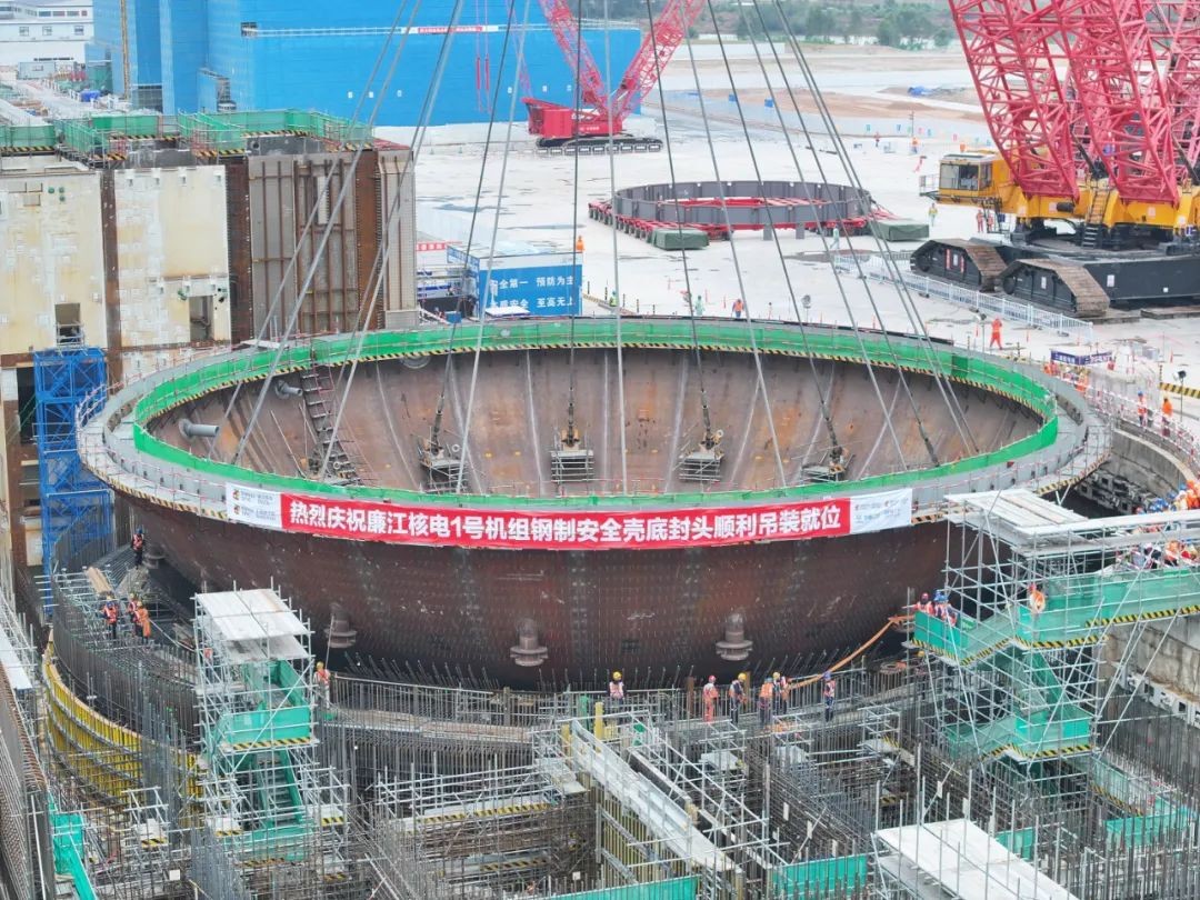 廉江核电1号核岛首个核级大型模块吊装就位