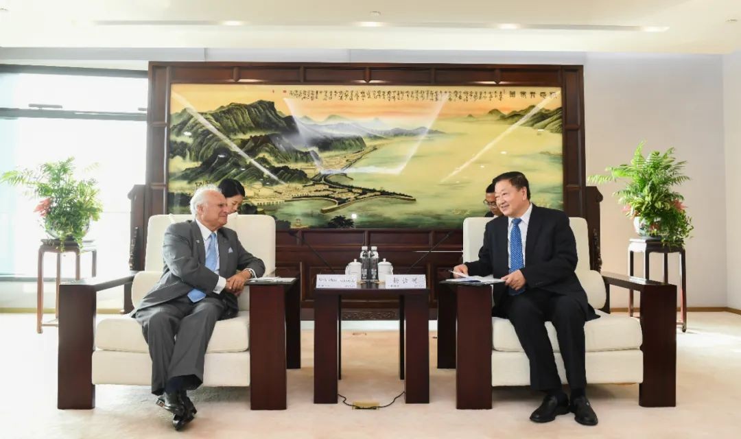 杨长利会见中电集团主席米高·嘉道理