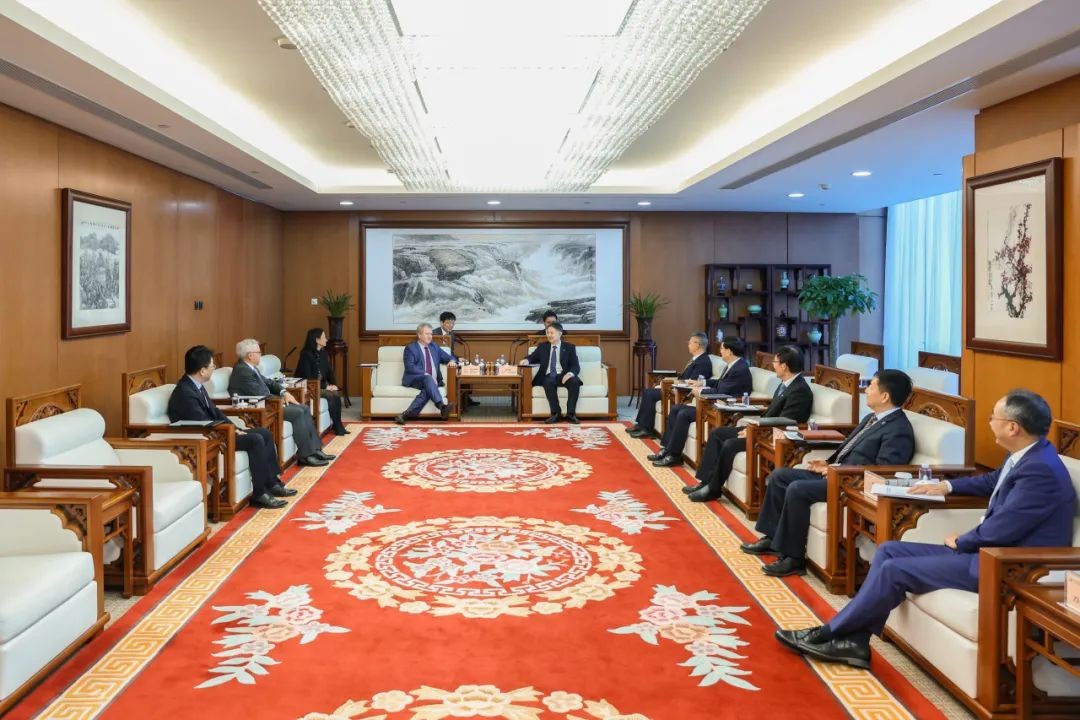 温枢刚会见美国景顺集团荣誉主席马丁·弗拉纳根