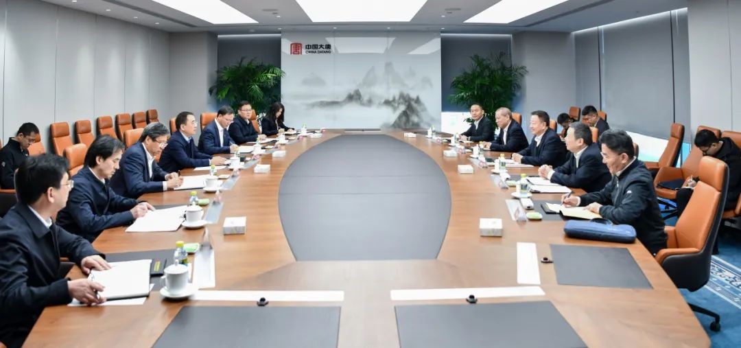 邹磊与中广核董事长杨长利会谈