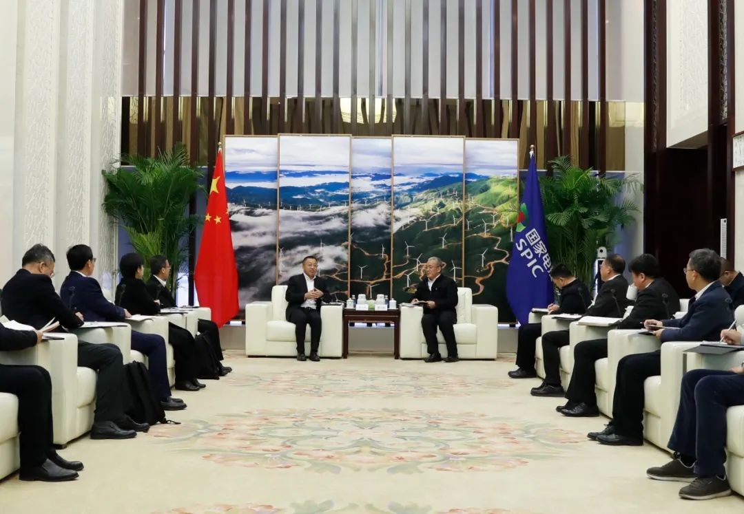 栗宝卿会见中广核总经理高立刚