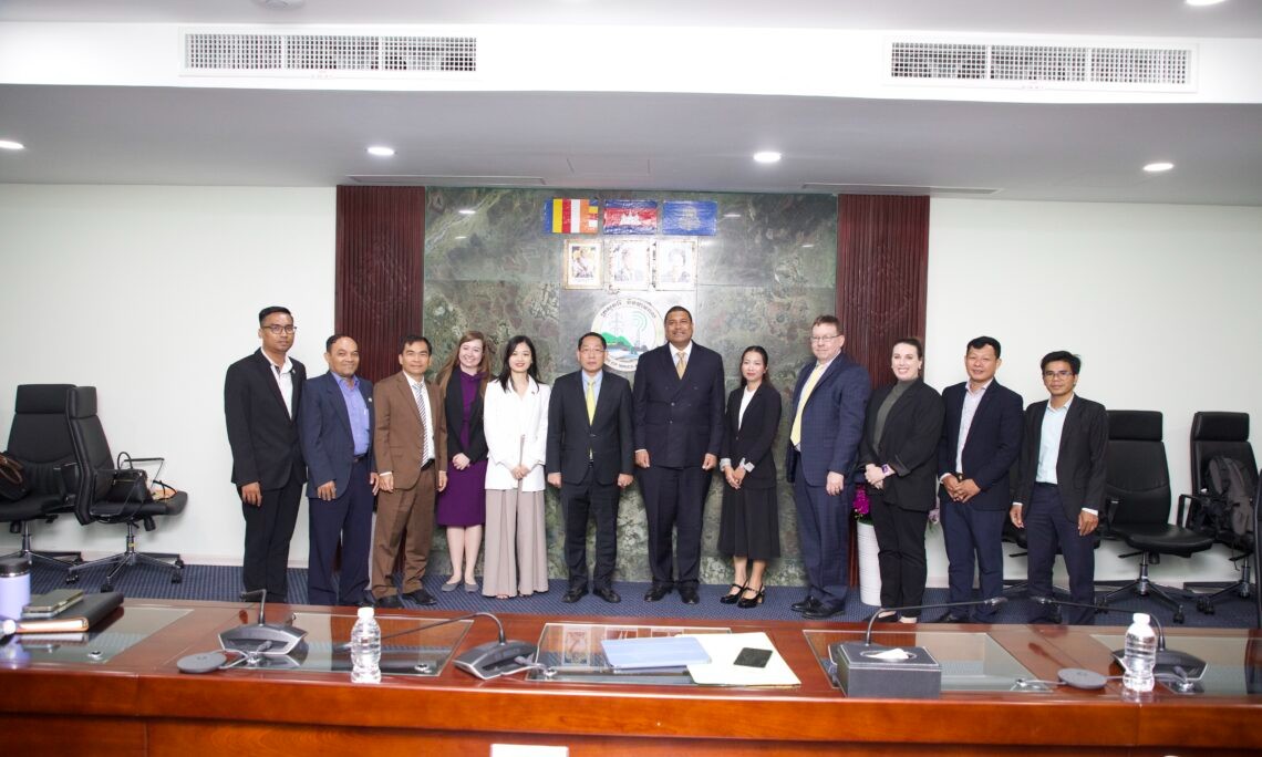 美国国家核安全管理局首席副局长弗兰克·A·罗斯访问柬埔寨王国