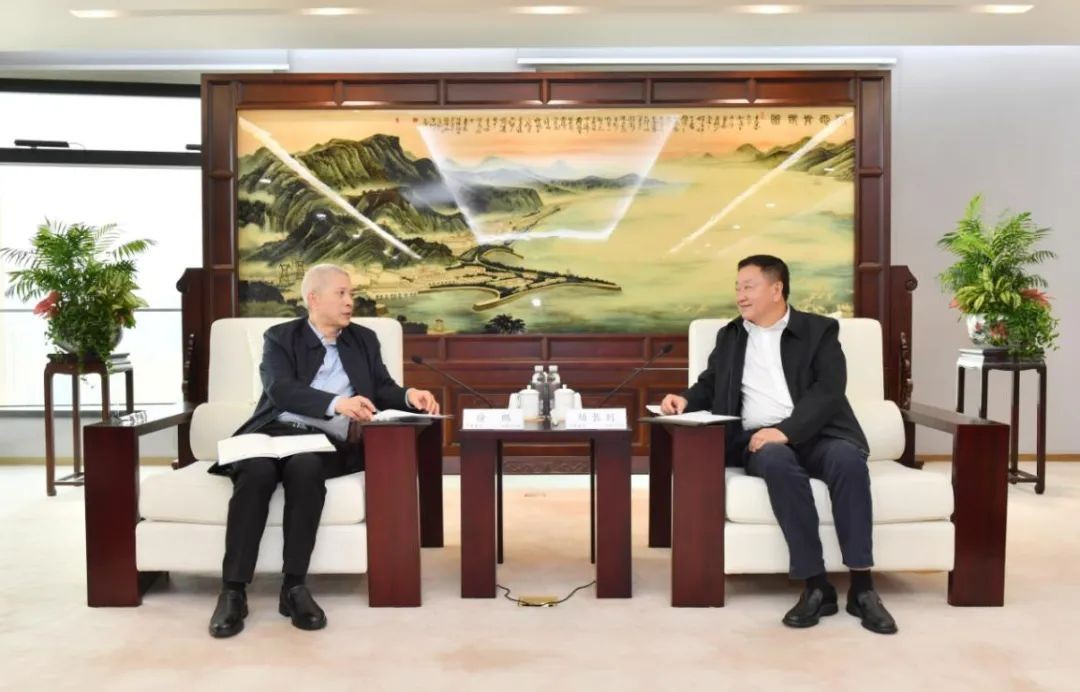杨长利会见中国一重党委书记、董事长徐鹏