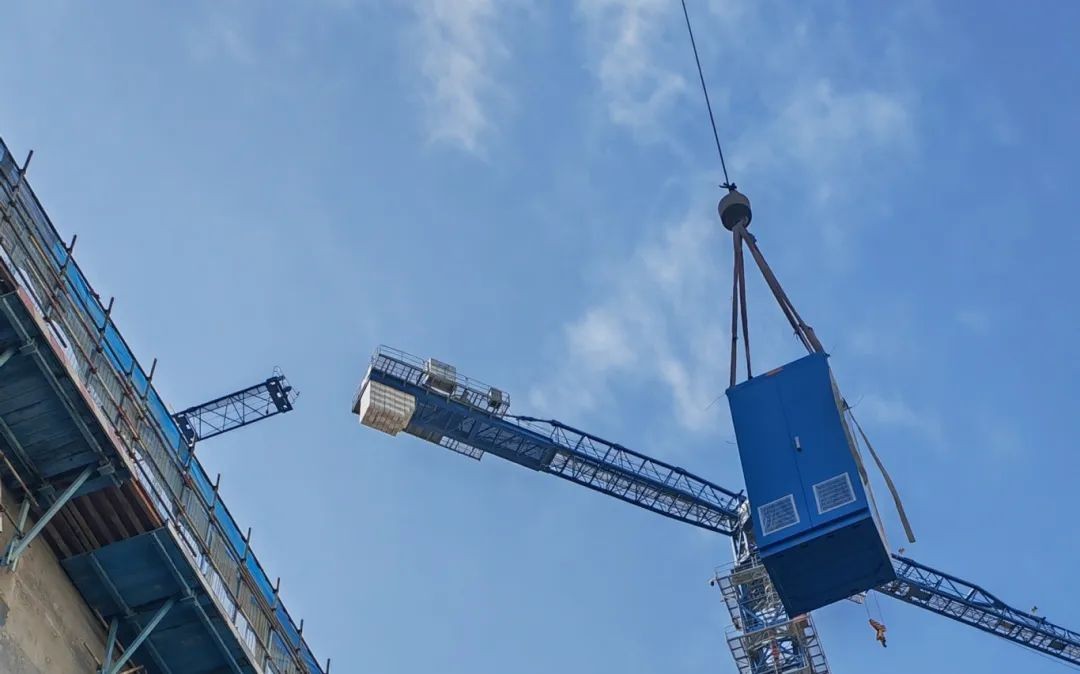 太平岭2号机首批非安全级DCS机柜吊装引入