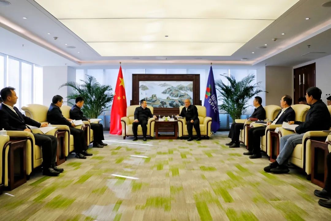 栗宝卿会见辽宁省大连市市长陈绍旺