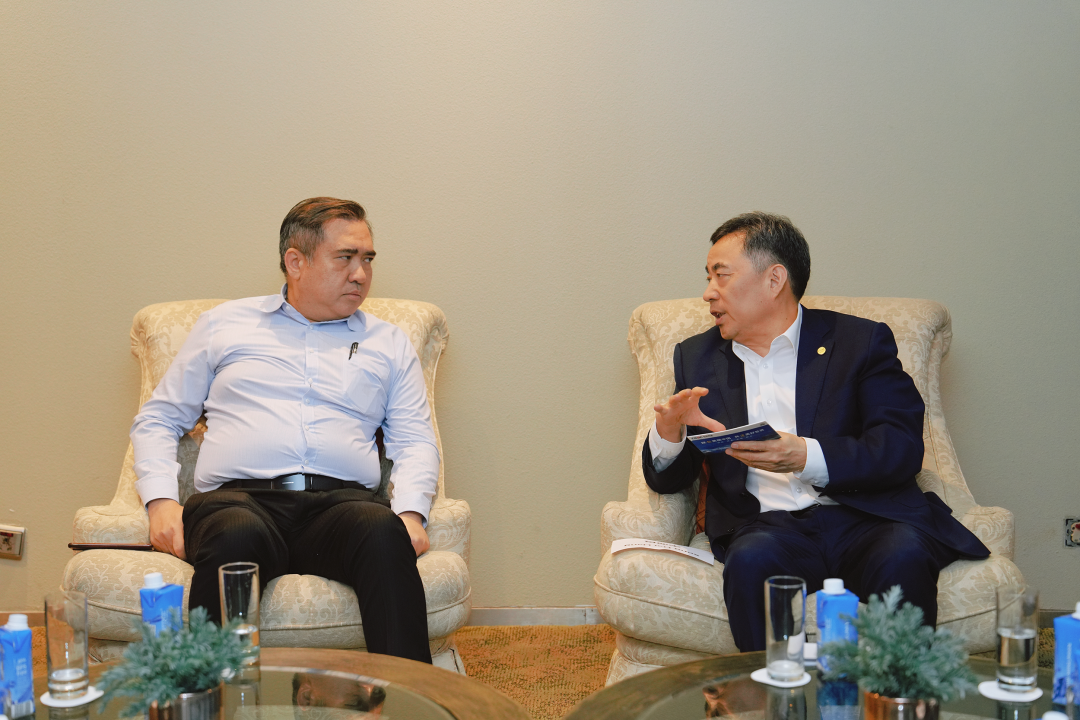 宋海良与马来西亚交通部部长陆兆福会谈