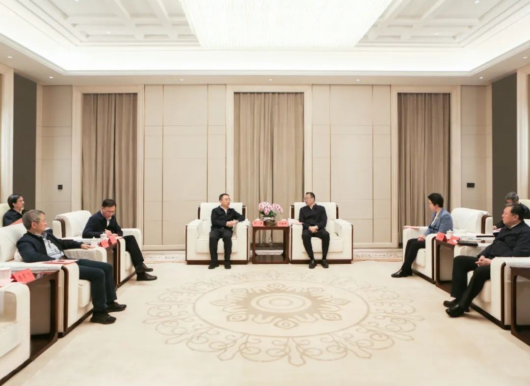 邹磊与哈尔滨市委书记于洪涛会谈