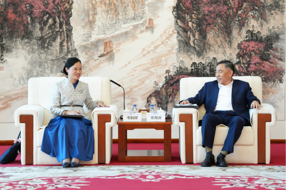 宋海良与广西博览局党组书记、局长韦朝晖会谈
