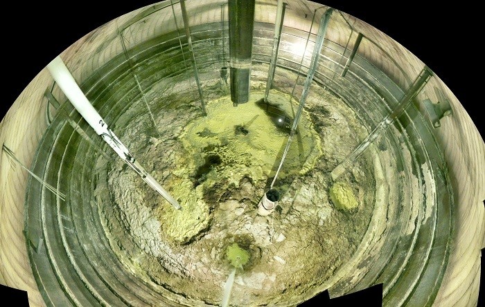 汉福德第三组地下储罐正在进行废物回收
