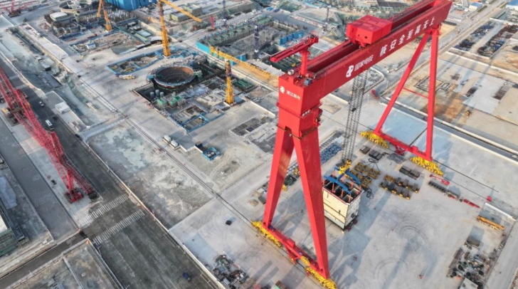 我国核电建设领域首个!1600吨大型龙门吊完成吊装作业