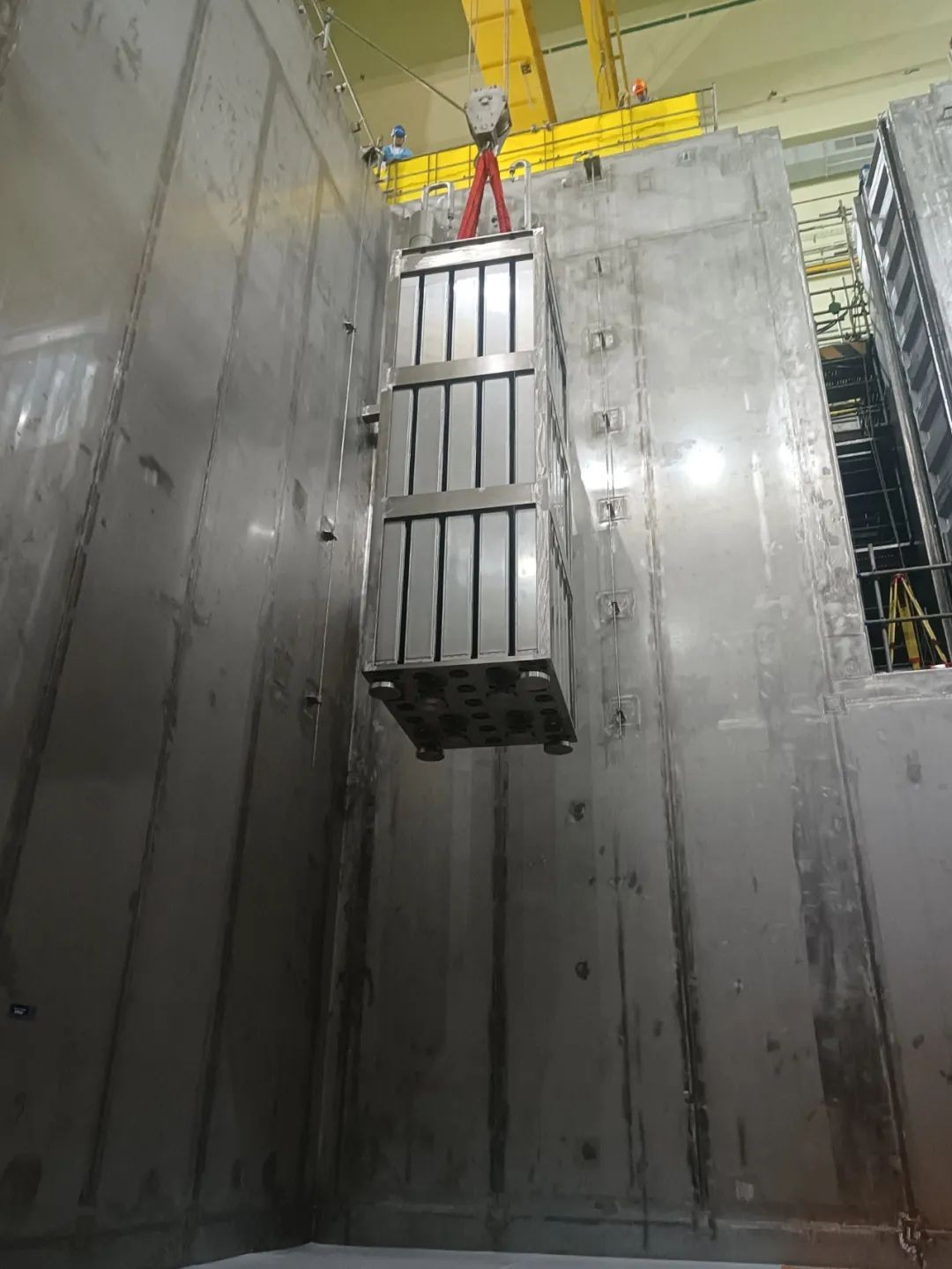 三澳核电项目1号机组乏燃料水池燃料格架安装完成