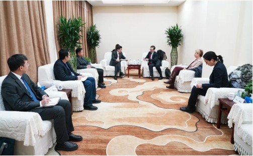 日内瓦安全政策中心主任托马斯·格雷明格一行来总院交流