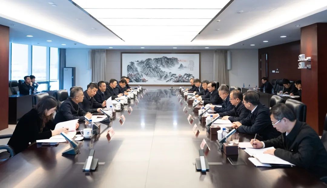 中国华电江毅叶向东与哈电集团董事长曹志安、总经理黄伟举行会谈