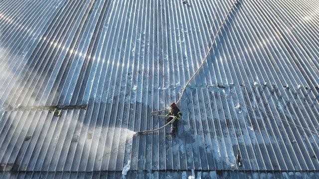 切尔诺贝利核电站遭袭后灭火工作仍在继续