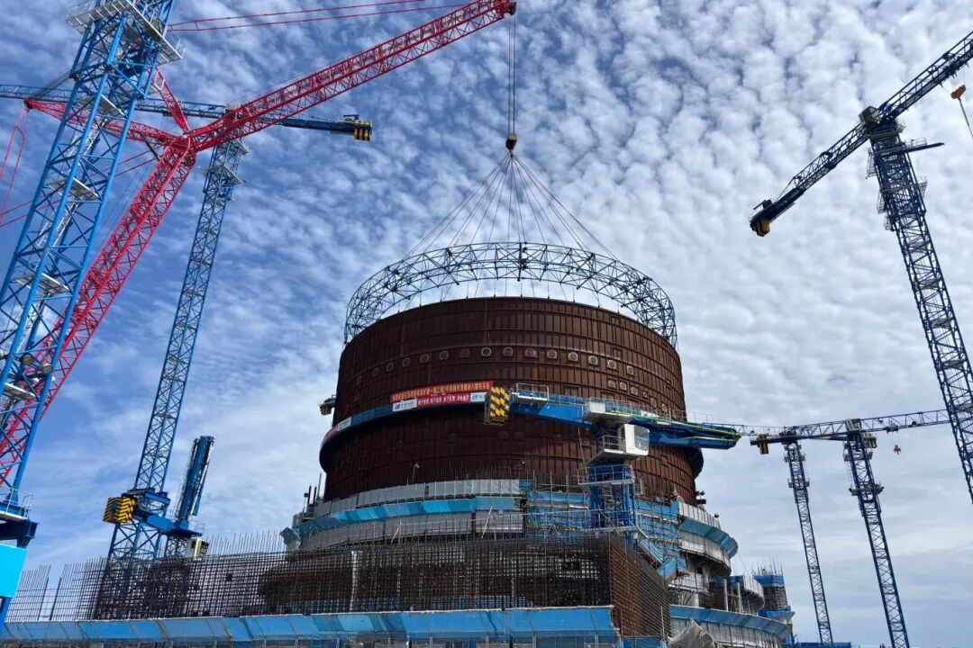 石岛湾扩建一期工程1号核岛钢衬里筒体模块吊装全面收官