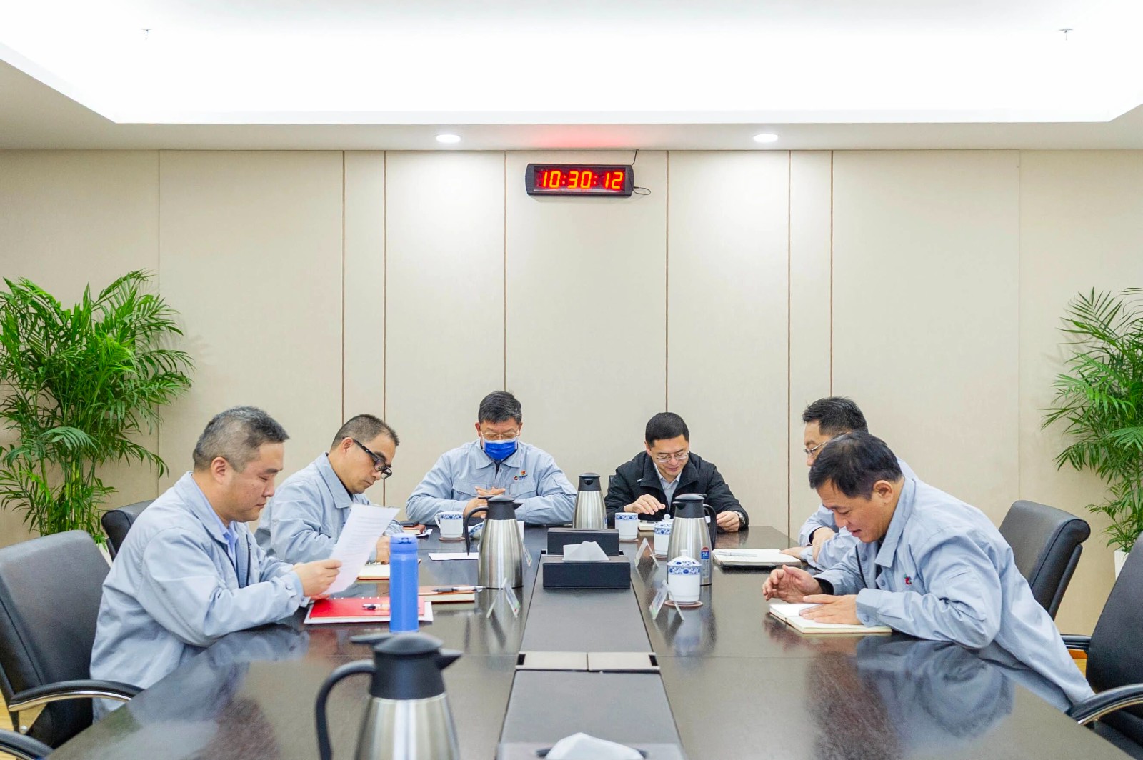 江西核电召开党委理论学习中心组2026年第1次学习会暨2025年度领导班子民主生活会会前集中学习研讨会