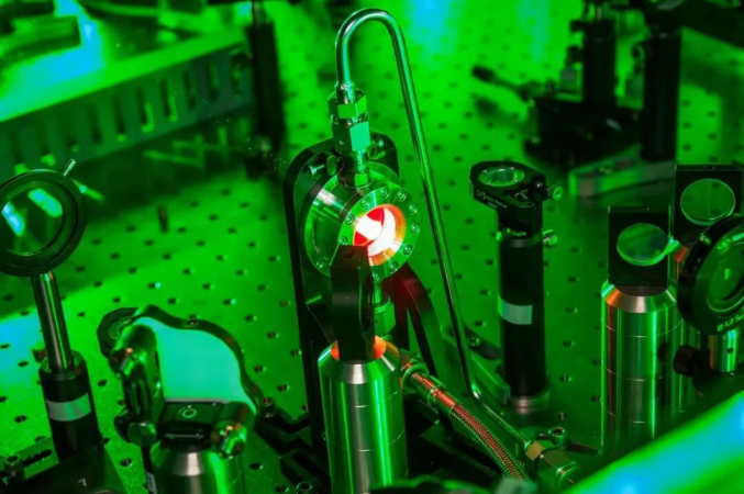 美国能源部LaserNetUS突破性聚变技术首次实现等离子体稳定性的双重视角激波观测
