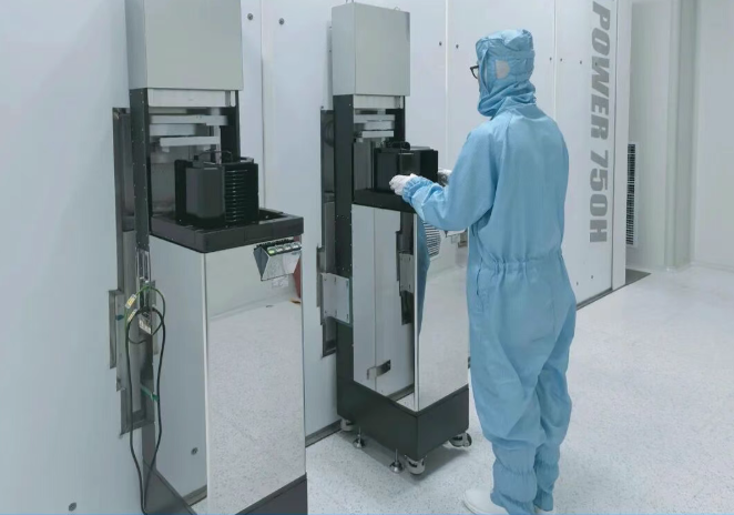 我国首台串列型高能氢离子注入机(POWER-750H)成功出束