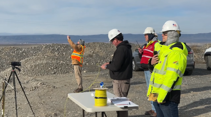 美国汉福德核基地(Hanford Site)拆除K West反应堆排气烟囱 推进K反应堆退役进程