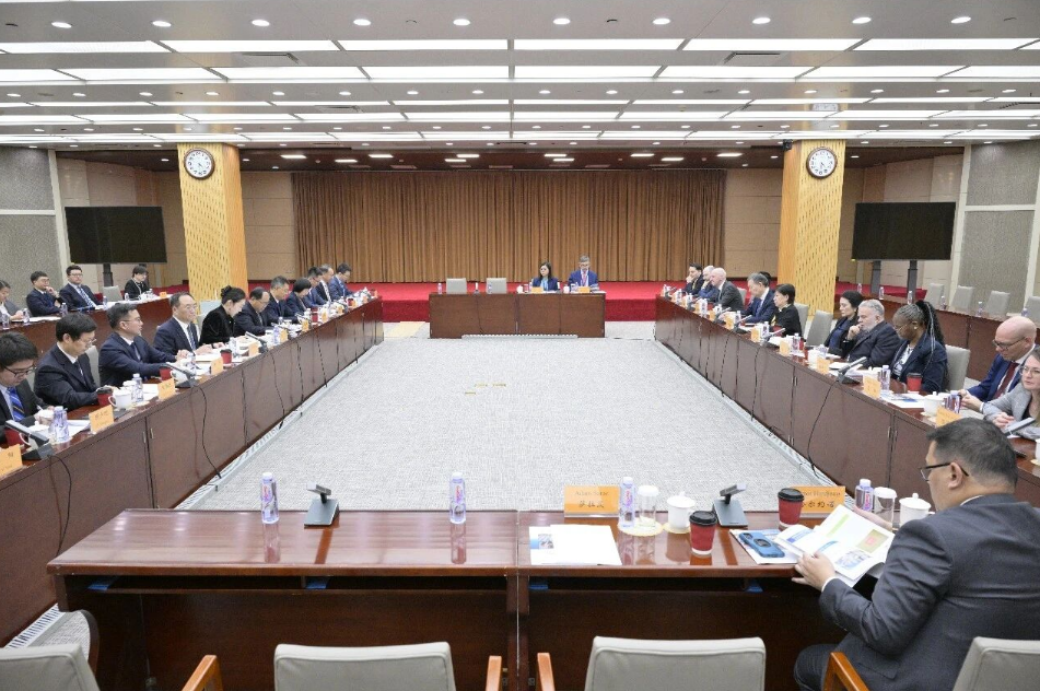 单忠德会见来华出席“弘扬多边主义，促进军控外交”国际研讨会的外国使节代表团