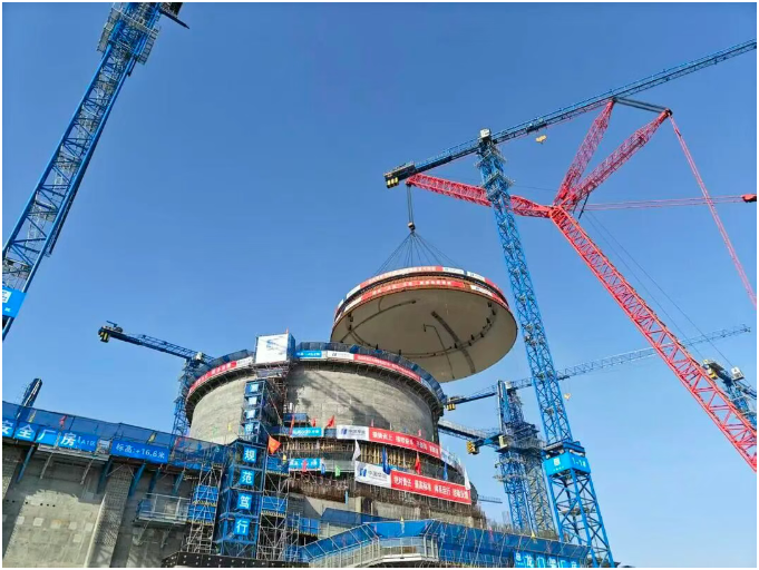华能石岛湾核电站扩建一期工程1号机组内穹顶吊装完成