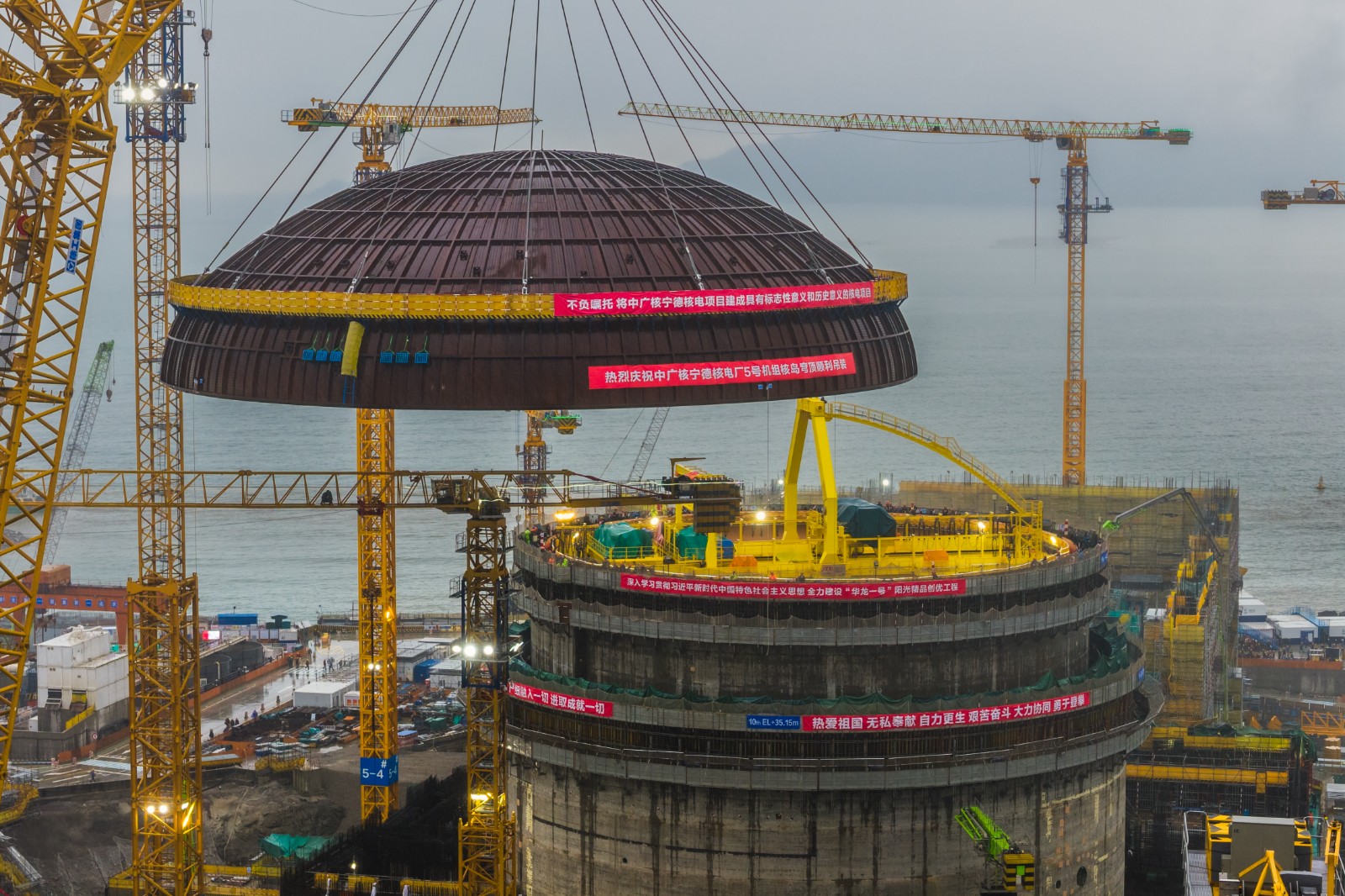 总重270余吨,中广核福建宁德核电5号机组穹顶一次吊装成功