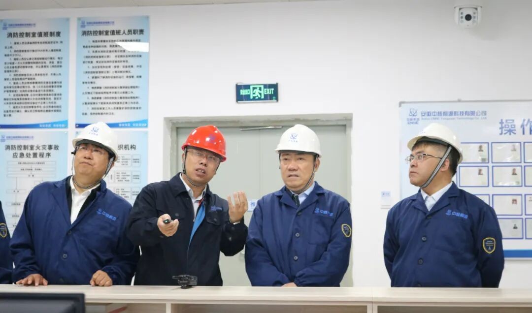 韩泳江拜会桐城市主要领导并调研在桐企业
