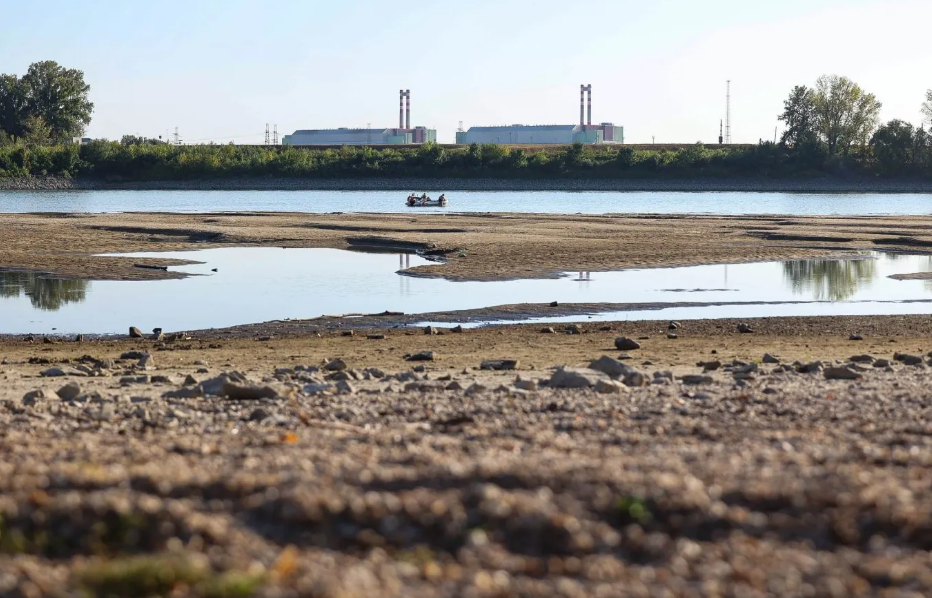 Hungary's Paks Nuclear Power Plant Faces Full Shutdown Due to Record Low Danube Water Level