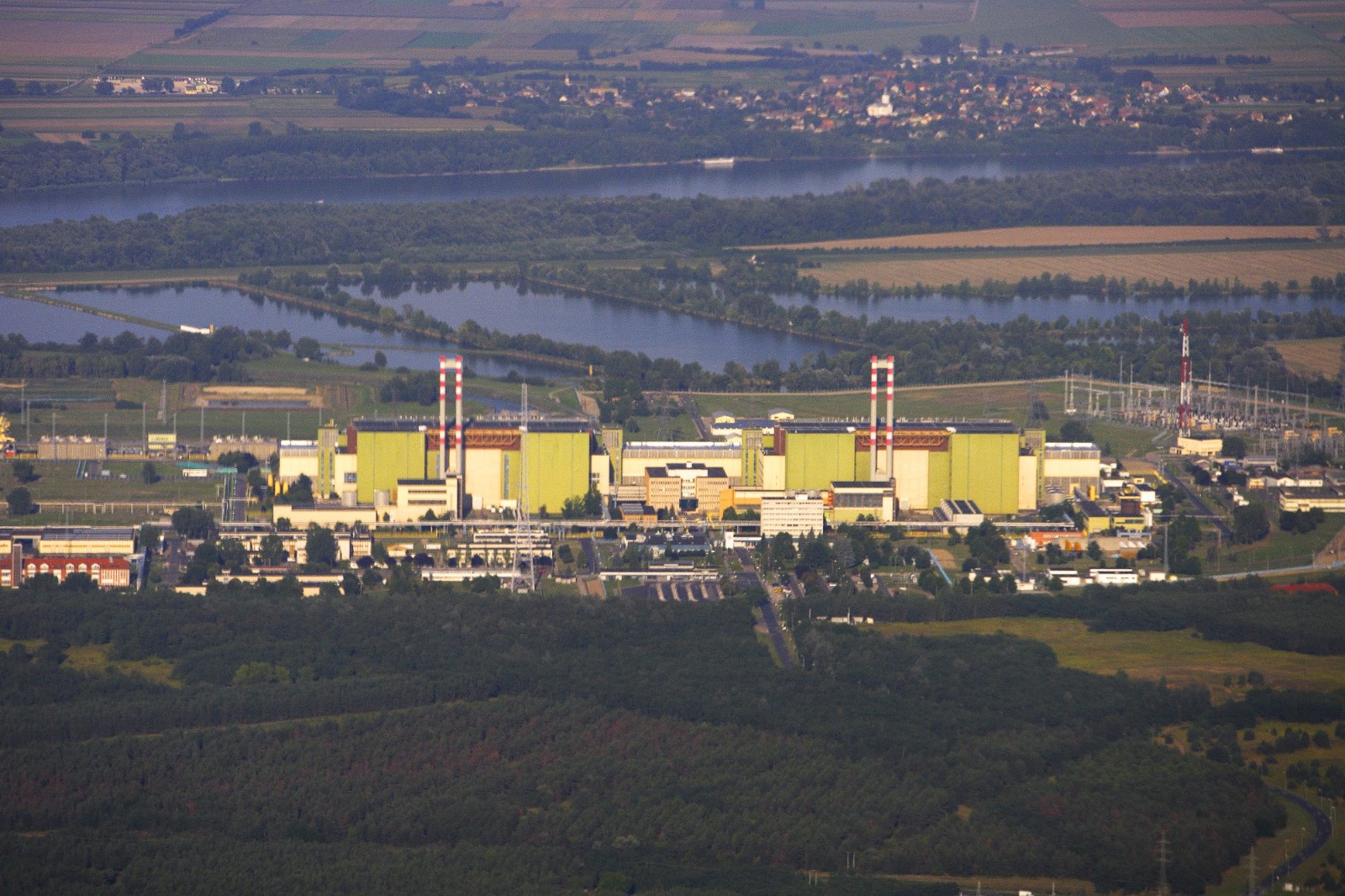 Danube water levels continue to decline, Unit 4 of Hungary's Paks Nuclear Power Plant reduces power output