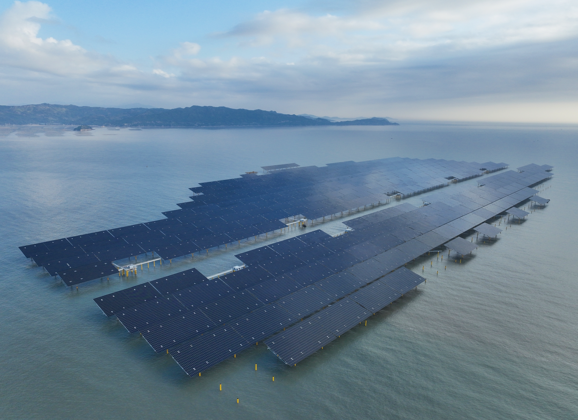 « Complémentarité nucléaire-solaire » ! Le projet photovoltaïque offshore de 200 MW de CGN à Ningde est entièrement connecté au réseau