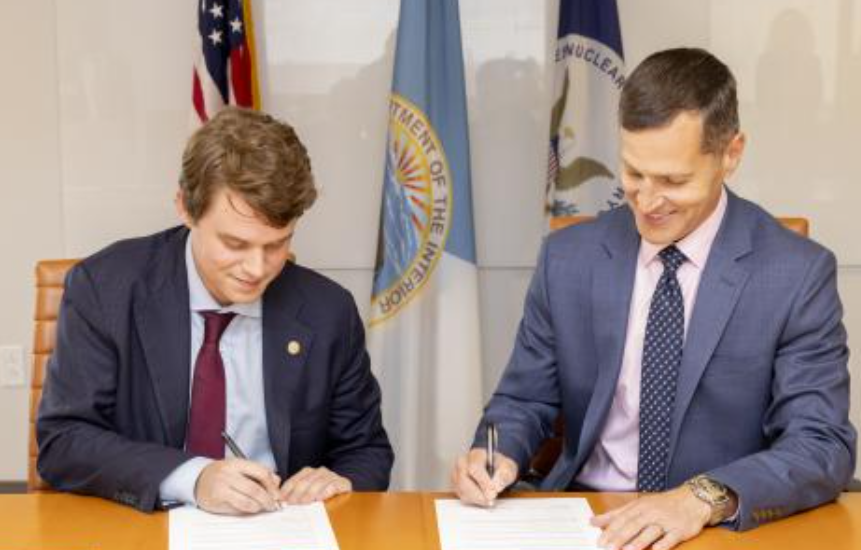 La Commission de réglementation nucléaire des États-Unis signe des mémorandums d'accord avec les Garde-côtes et le Bureau de gestion des océans et des minéraux pour renforcer la coopération nucléaire en mer