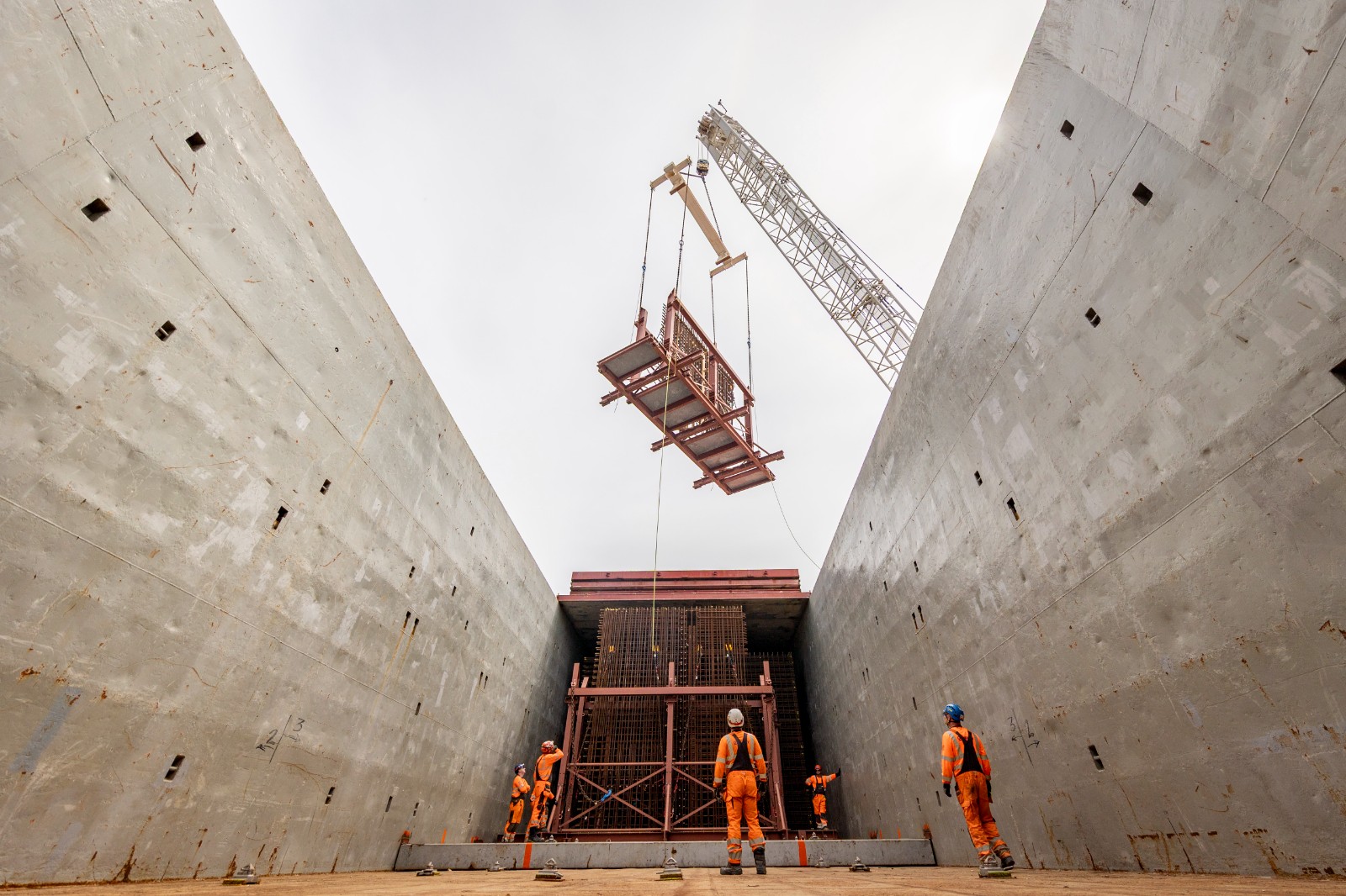 La dernière traversée maritime des cages d'armature de la centrale nucléaire de Hinkley Point C est achevée