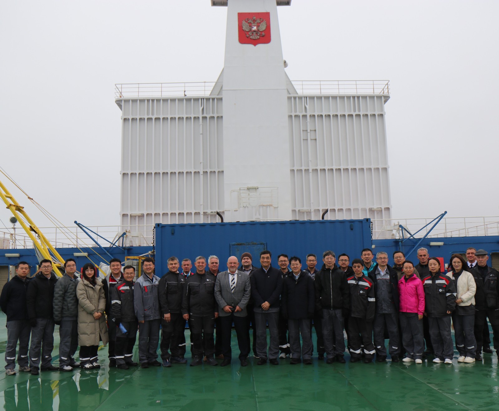 Une délégation chinoise de la sûreté nucléaire et de l'industrie nucléaire visite la centrale nucléaire flottante en Russie